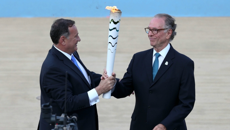 Αποχαιρέτησε την Ολυμπιακή Φλόγα η Ελλάδα (pics)