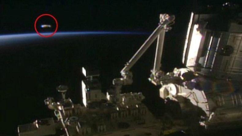 Εμφανίστηκε κάτι σαν UFΟ και η NASA διέκοψε αμέσως την LIVE σύνδεση (pics & vid)
