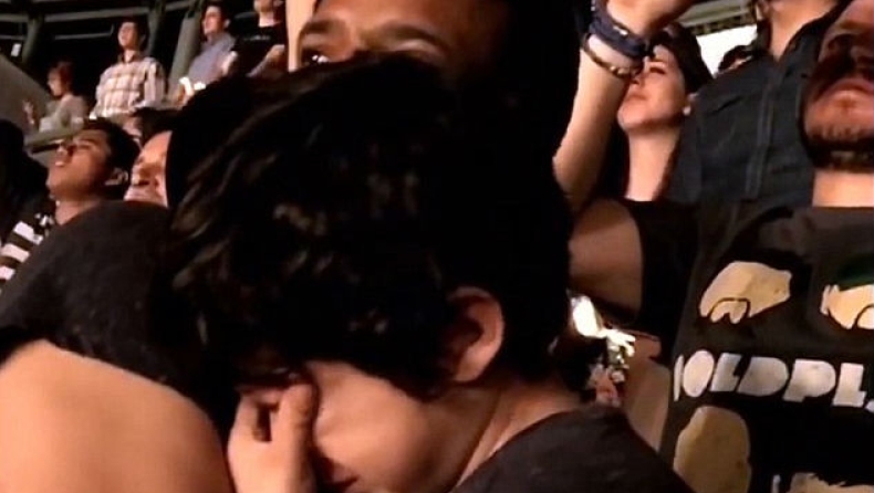 Παιδάκι με αυτισμό βλέπει για 1η φορά live τους Coldplay (vid)