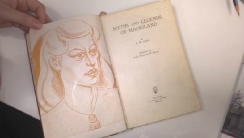 Τίμια γιαγιά επέστρεψε βιβλίο που έχει δανειστεί πριν 68 χρόνια (pics)