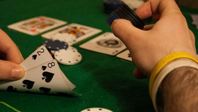 Πως μπορείτε να μπλοφάρετε σε μια παρτίδα πόκερ με πολλούς παίχτες;