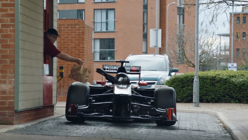 Η Formula 1 που θέλει να συγκριθεί με Smart (video)