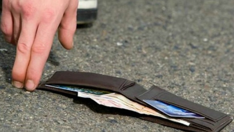 Μαθητές της 1ης Δημοτικού στην Μαγνησία, βρήκαν και παρέδωσαν πορτοφόλι