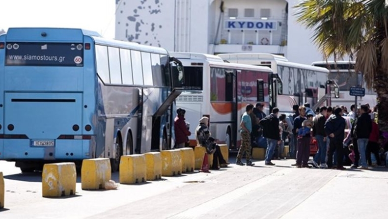 Πειραιάς: Μόνο 30 πρόσφυγες πείστηκαν να φύγουν από το λιμάνι