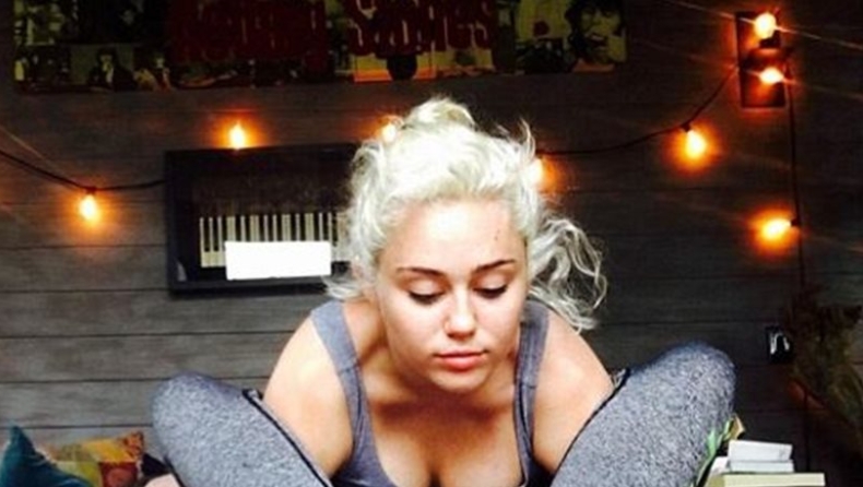 Η απίστευτη στάση της Miley Cyrus στη γιόγκα που μας έδειξε στο Instagram (pic&vid)