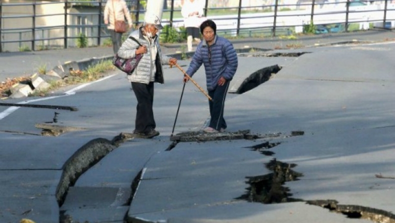 Νεκροί, ζημιές και έκρηξη ηφαιστείου από τον σεισμό στην Ιαπωνία (pics&vid)