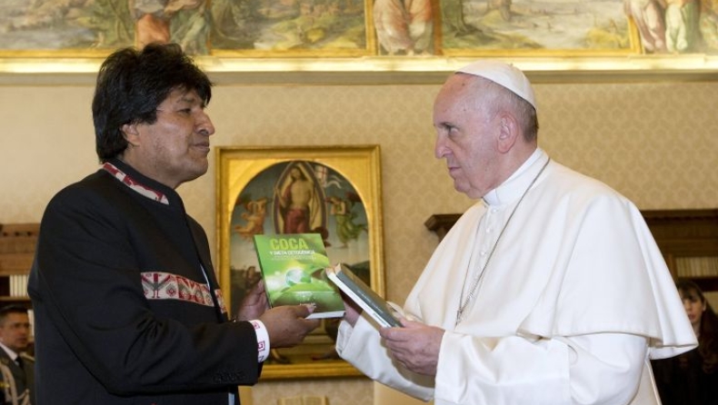 Ο πρόεδρος της Βολιβίας είπε στον Πάπα να κάνει κόκα