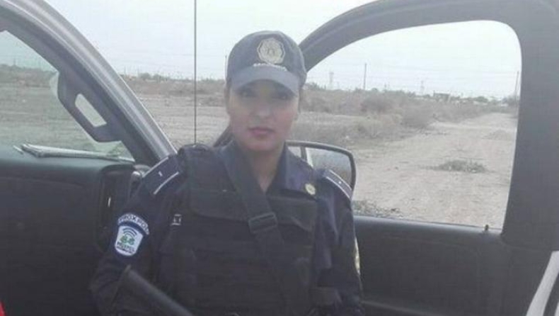 Απέλυσαν γυναίκα αστυνομικό για τόπλες selfie εν ώρα υπηρεσίας (pics)