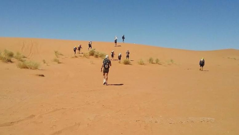 Τρέχοντας μαραθώνιο μέσα στην αμείλικτη έρημο