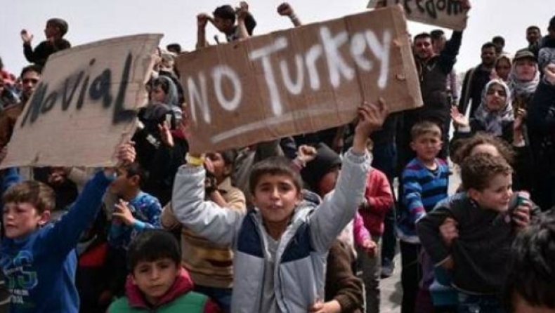 Tο Politico λέει ότι η "μπάλα" της μεταναστευτικής κρίσης είναι τώρα στην Τουρκία