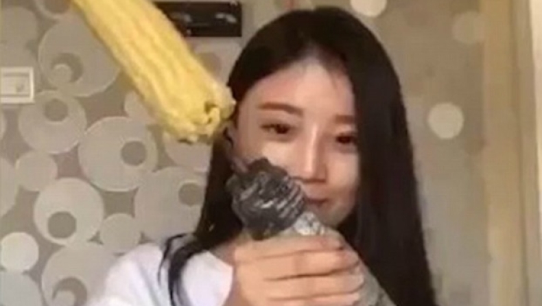 Κοπέλα στην Κίνα χάνει τα μαλλιά της στον πιο ανόητο διαγωνισμό του Ίντερνετ (vid)