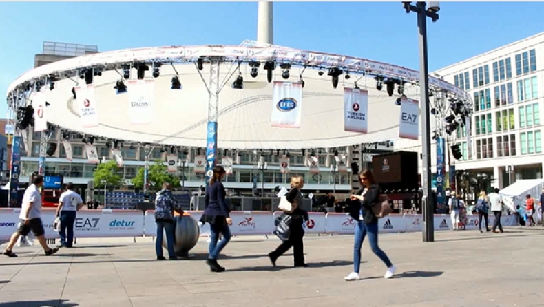 Ένα ωραίο (καλοκαιρινό) πρωινό στην Alexanderplatz! (gTV)