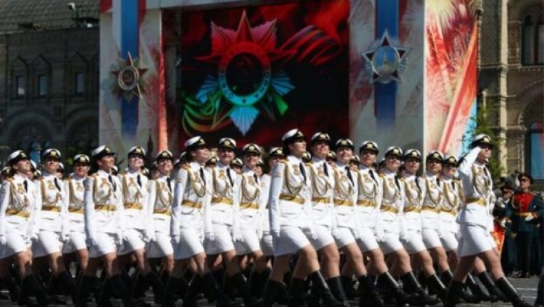 Οι Αμαζόνες του ρωσικού στρατού με μίνι φούστες (pics)