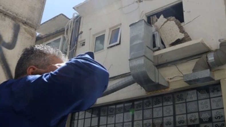 Απίστευτο εργατικό ατύχημα: Τέσσερις οικοδόμοι έπεσαν από μπαλκόνι (pics)