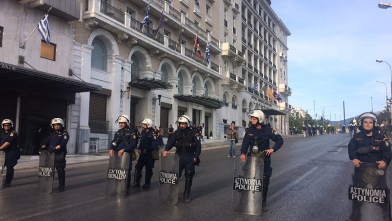Αστυνομοκρατούμενη η Αθήνα - Σιδηρόφραχτη η Βουλή (pics)