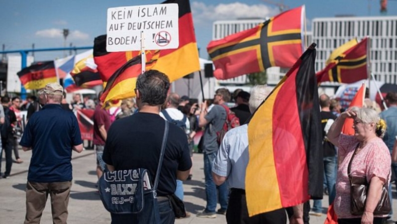 Βερολίνο: Διαδηλώσεις εναντίον των μεταναστών στον σιδηροδρομικό σταθμό