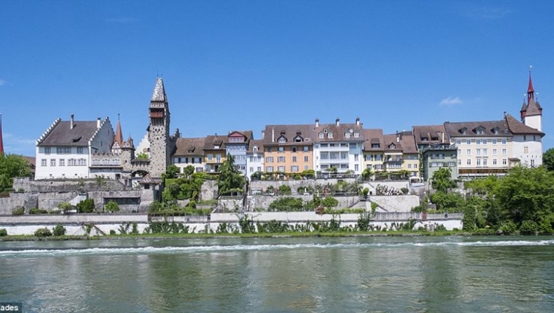 Ελβετικό χωριό πλήρωσε πρόστιμο 260.000 ευρώ για να μην φιλοξενήσει πρόσφυγες! (pics)