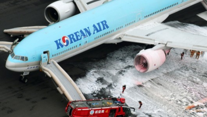 Δραματικές στιγμές στο αεροδρόμιο του Τόκιο: Εκκένωσαν αεροσκάφος (pics & vids)