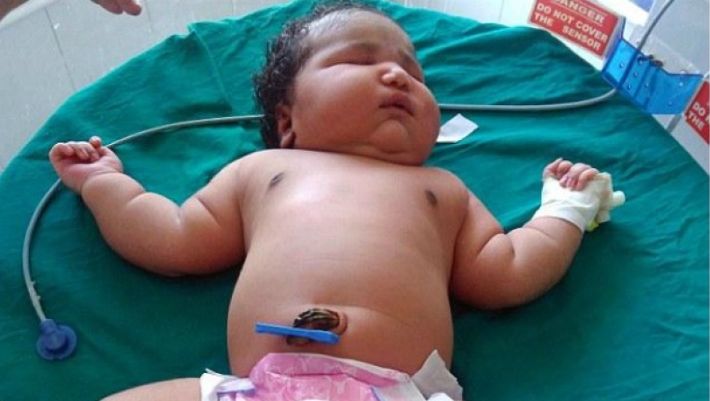 Γεννήθηκε κοριτσάκι 6 κιλά και 800 γραμμάρια (pics & vid)