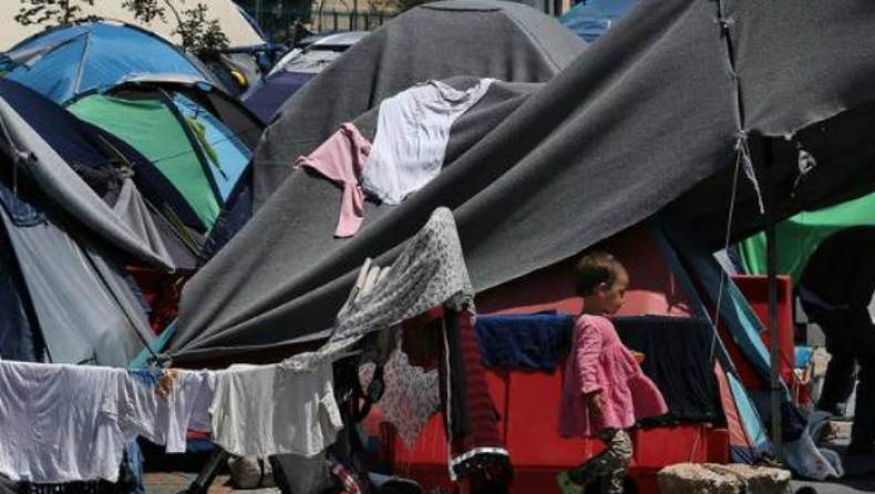 Οι πρόσφυγες έκαναν Πάσχα στο λιμάνι του Πειραιά (pics)