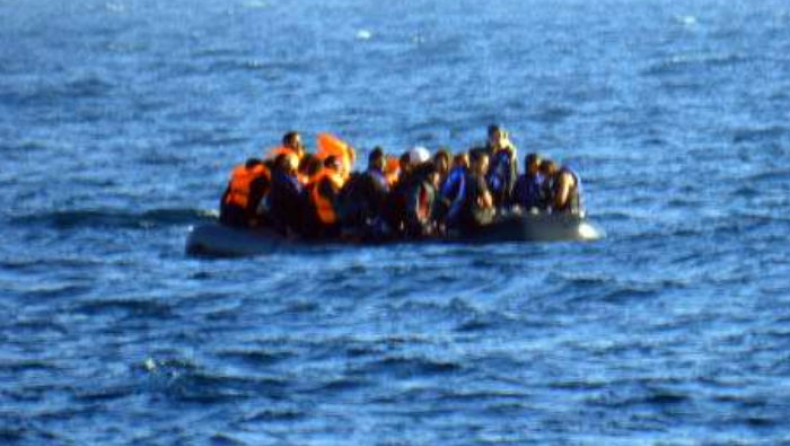 Φόβοι για τραγωδία: Πρόσφυγες δηλώνουν ότι βυθίστηκε σκάφος με 400 άτομα