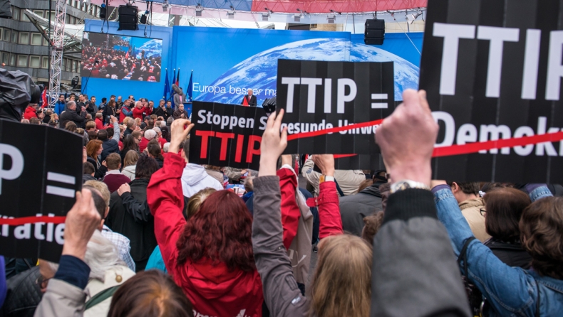 Όλη η «δημοκρατία» της TTIP σε ένα βίντεο