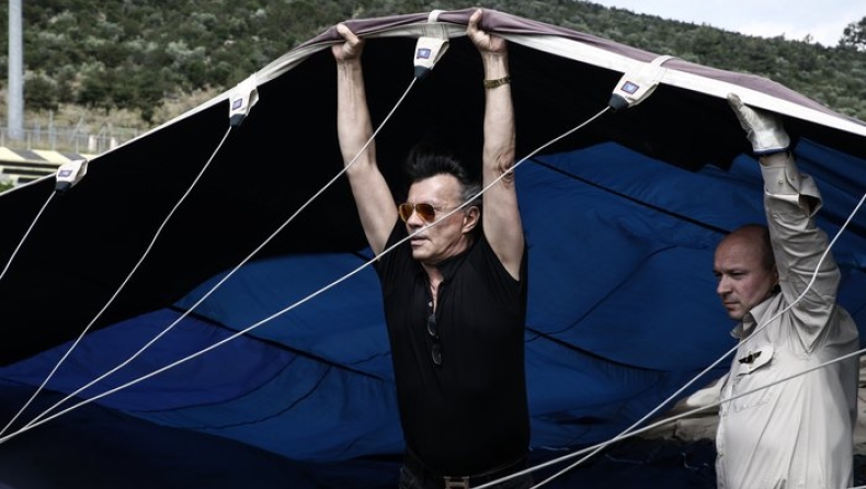Ο Ηλίας Ψινάκης πετάει για Θεσσαλονίκη με αερόστατο (pics+vid)