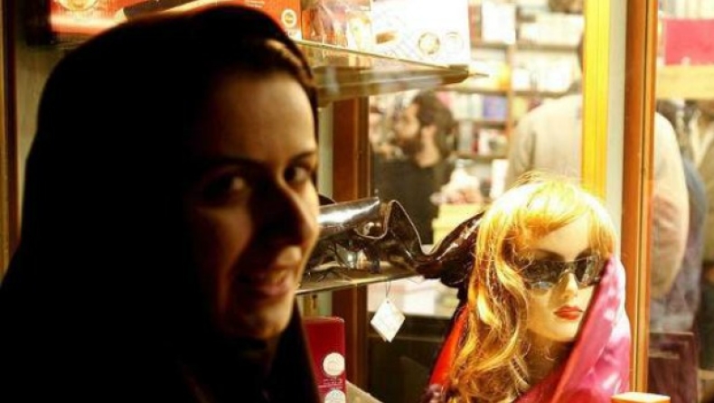 Γυναίκες στο Ιραν ντύνονται άντρες για να μην φορούν μαντίλα (pics)