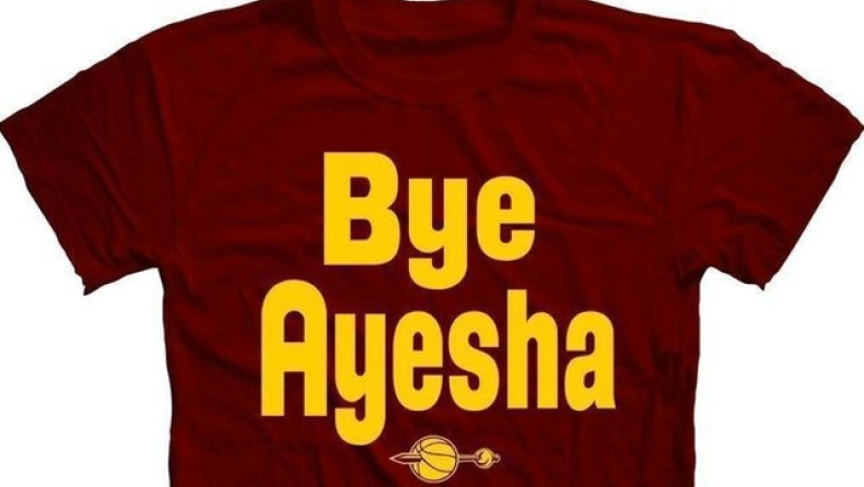 Ανάρπαστα τα μπλουζάκια... Bye Ayesha! (pic)