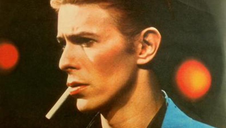 Σε δημοπρασία βγαίνει τούφα από τα μαλλιά του David Bowie