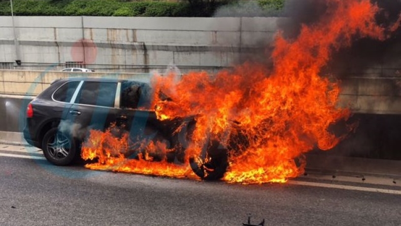 Στη σύζυγο του Μαυρίκου ανήκε η Porsche που κάηκε (pics)