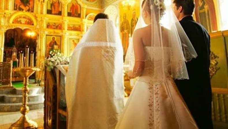 Απίστευτο περιστατικό σε γάμο στην Κύπρο: Ο παπάς έδειρε τον κουμπάρο!