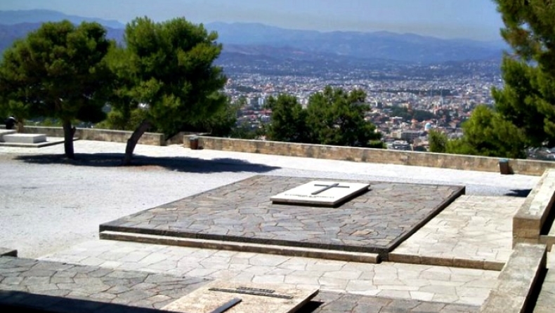 Την ευθύνη στο δήμο Χανίων ρίχνει το ΥΠΟΙΚ για τους Τάφους των Βενιζέλων