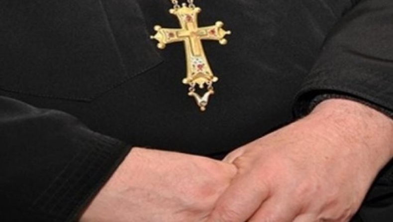 29χρονη στην Καλαμάτα εξαπάτησε 5 ιερείς