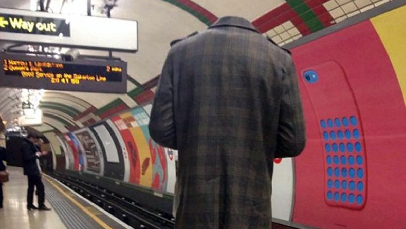 Ο «ακέφαλος» άνδρας στο μετρό του Λονδίνου (pic)