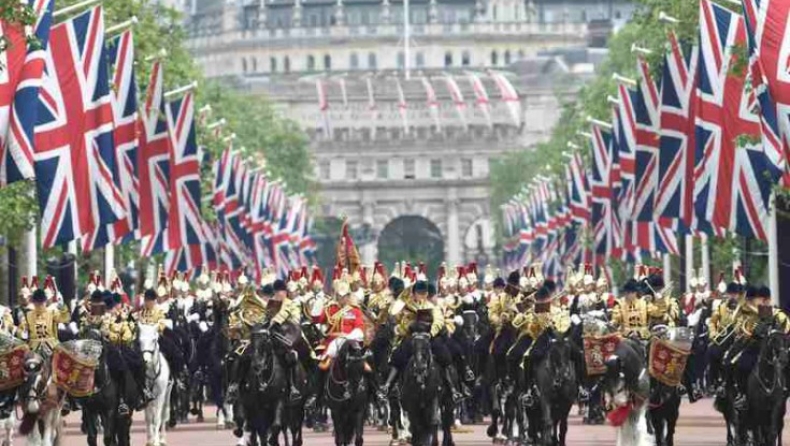 Το Λονδίνο γιορτάζει τα 90ά γενέθλια της βασίλισσας! Υπέροχες φωτογραφίες από την Αγγλική πρωτεύουσα