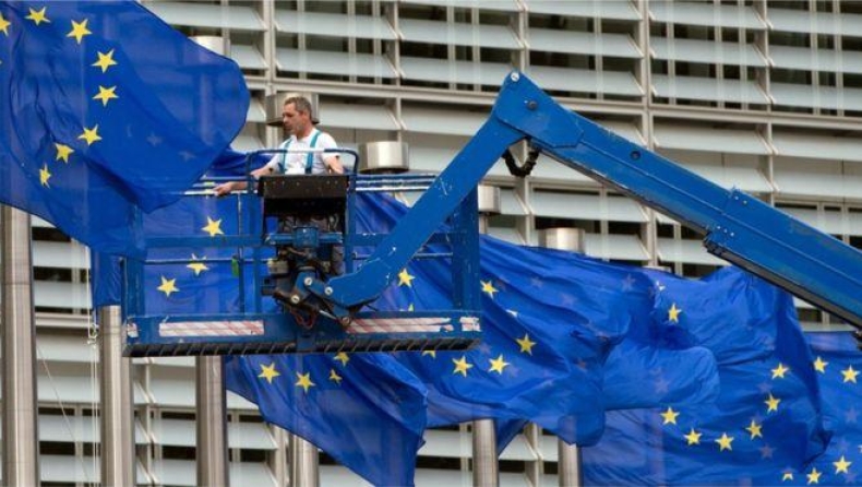 Το 45% των Ευρωπαίων θέλει δημοψήφισμα για την ΕΕ