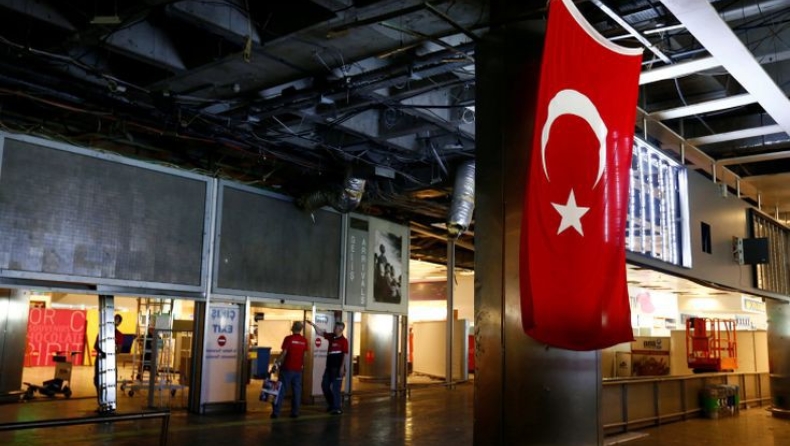 Έφοδοι της αστυνομίας και 13 συλλήψεις για την επίθεση στην Τουρκία