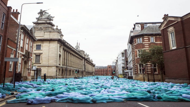 3.000 γυμνοί βγήκαν στους δρόμους της Αγγλίας (pics & vid)