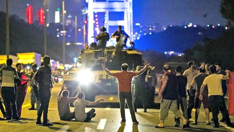 Το πραξικόπημα στην Τουρκία μέσα από 16 καρέ (pics)