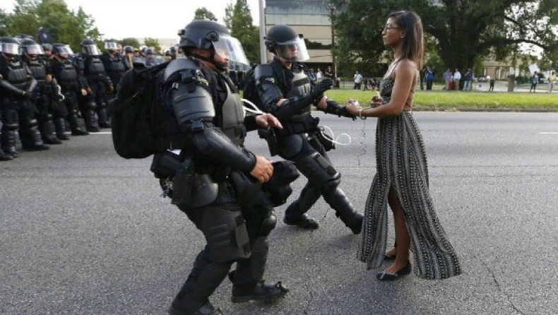 H φωτογραφία της «γυναίκας με το φόρεμα» που κάνει το γύρο του Internet (pics)