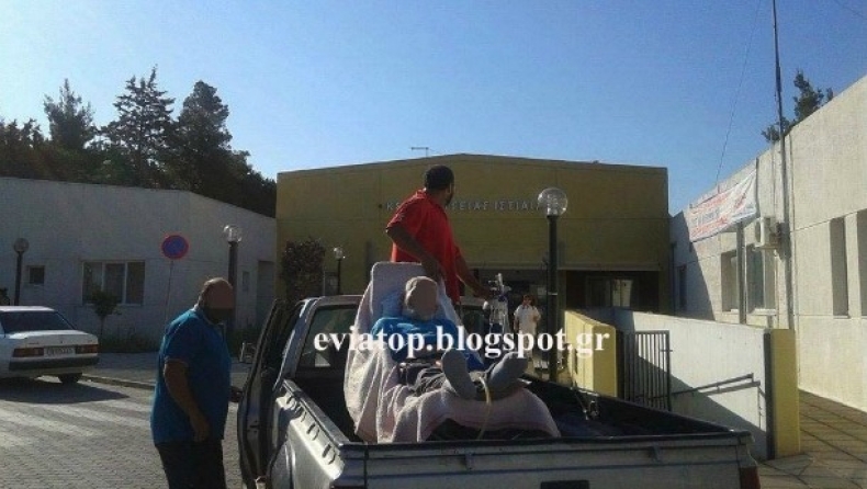 Εικόνα ντροπής: Μετέφεραν ασθενή στο Κέντρο Υγείας επάνω στην καρότσα αγροτικού