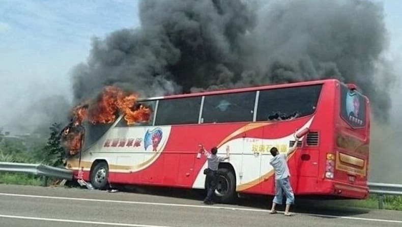 26 νεκροί στην Ταϊβάν από φωτιά σε τουριστικό λεωφορείο (pics)