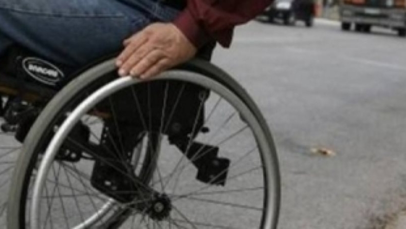 Τραγωδία στην Καλαμάτα: Ανάπηρος έπεσε με το καροτσάκι στο λιμάνι