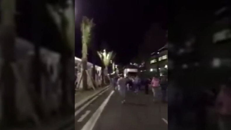 Σοκαριστικές εικόνες: Η στιγμή που το φορτηγό σκορπά τον θάνατο στη Νίκαια (vids)