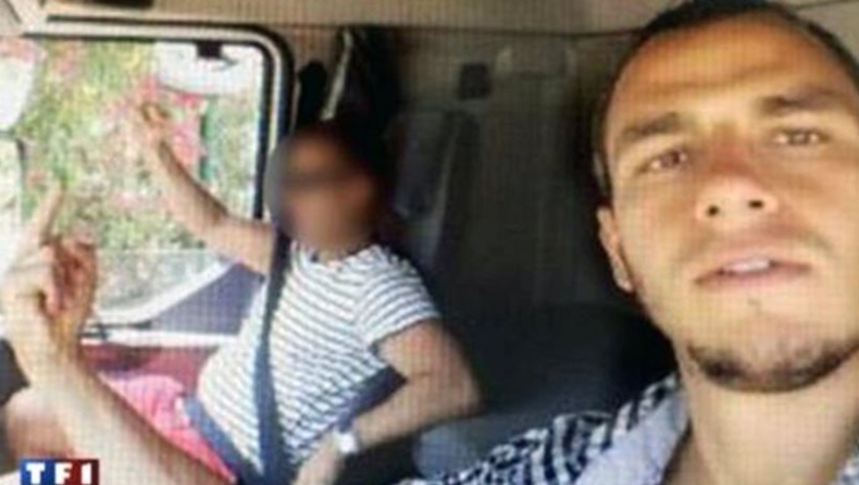 Ο μακελάρης της Νίκαιας έβγαζε selfies από το φορτηγό του τρόμου (pics)
