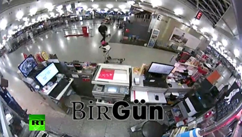 Σοκάρει νέο βίντεο από το Ατατούρκ: Ο καμικάζι αναζητά τα θύματά του μέσα στο αερόδρομιο (vid)