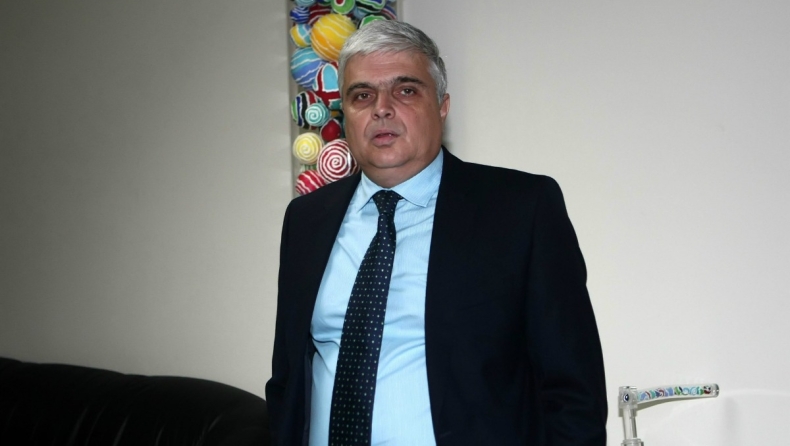 Παπαδόπουλος: «Αντιδρά απλά για να αντιδράσει Ολυμπιακός, κλείνουμε άμεσα το ρόστερ»