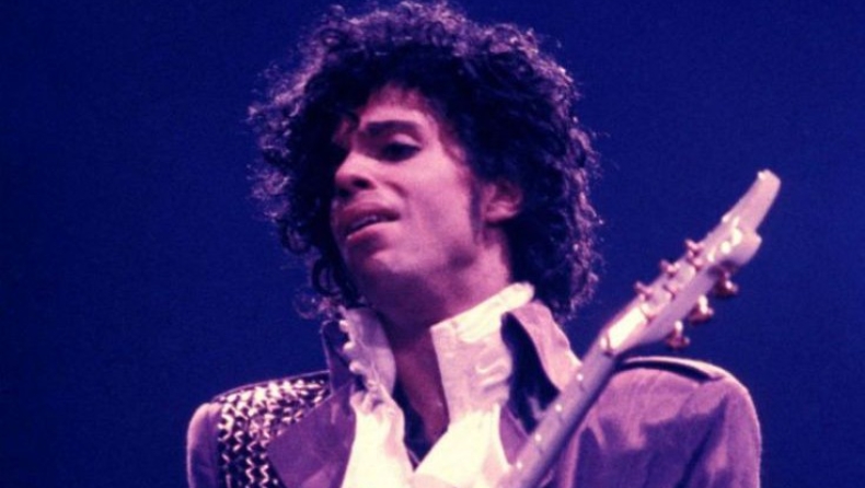 Πουκάμισο του Prince πωλήθηκε έναντι 100.000 δολαρίων
