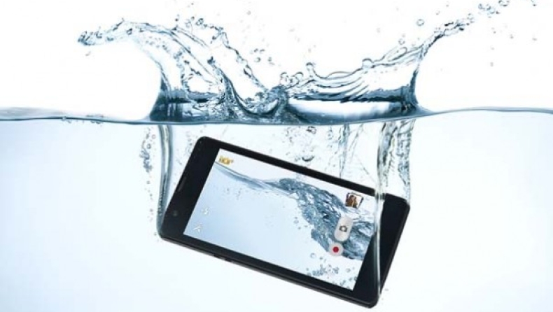 Τι να κάνετε αν πέσει το κινητό σε νερό!